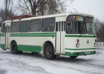 На маршрут 121 «Макеевка — Донецк» вышел давно устаревший автобус ЛАЗ