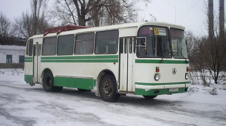 На маршрут 121 «Макеевка — Донецк» вышел давно устаревший автобус ЛАЗ