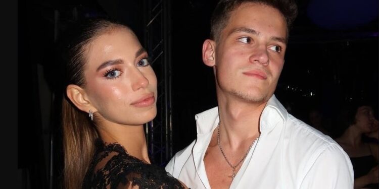 14-летняя дочь Веры Брежневой уже в отношениях: первые подробности о её бойфренде 14-летняя дочь Веры Брежневой уже в отношениях: первые подробности о её бойфренде