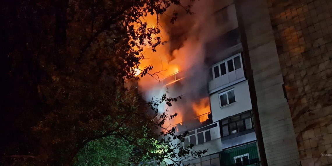 В Донецке при пожаре в девятиэтажном доме погибли два человека