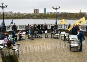 В Донецке открыли уникальную шахматную площадку под открытым небом