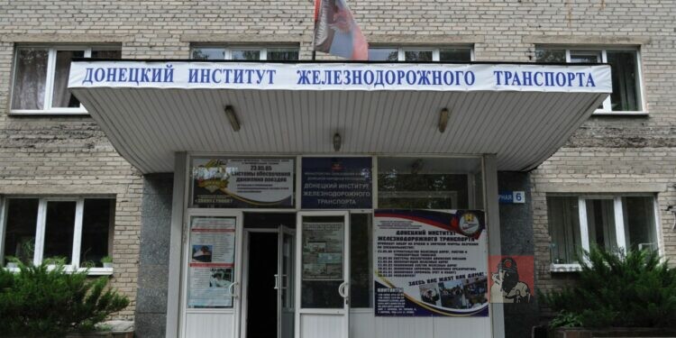 Надёжный путь в профессию: как ДонИЖТ готовит железнодорожников нового поколения Надёжный путь в профессию: как ДонИЖТ готовит железнодорожников нового поколения